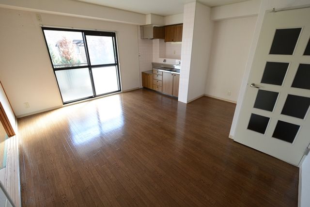 居室・リビング　南向きで日当たり良好なリビングです。