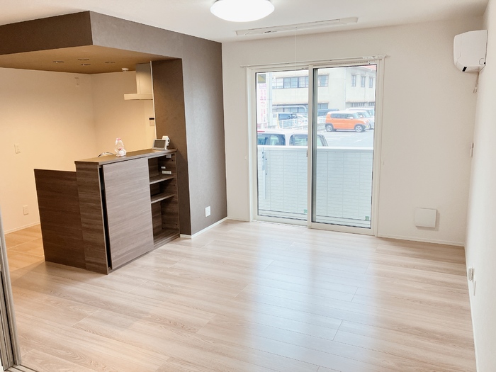 居室・リビング　こちらのリビングで趣味の時間をお楽しみください