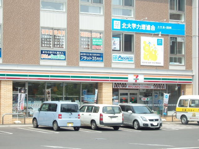 コンビニ　セブンイレブン（コンビニ）まで531m