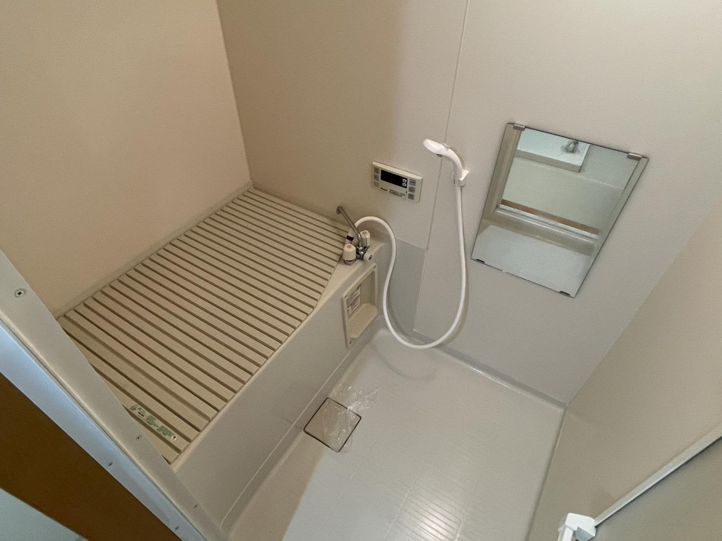 バス・シャワールーム　追い焚き機能付きユニットバス