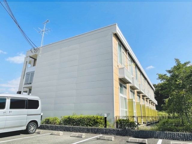 レオパレス山田池リバーサイドの外観写真
