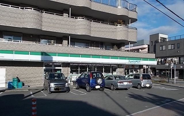 コンビニ　ファミリーマート（コンビニ）まで200m