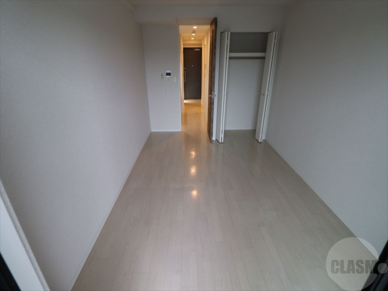 居室・リビング　８．２５帖の洋室です