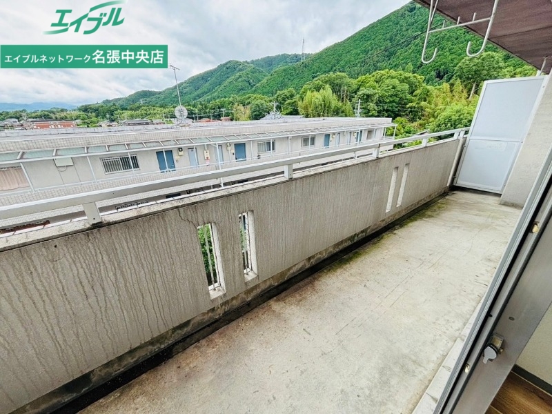 バルコニー　同物件別室写真