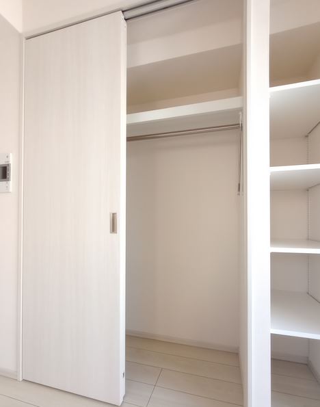 収納　★ハンガーラック付き収納★