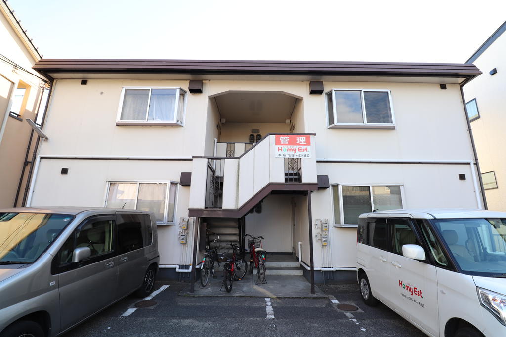 建物外観　1棟4戸、1フロア2戸の角部屋です☆