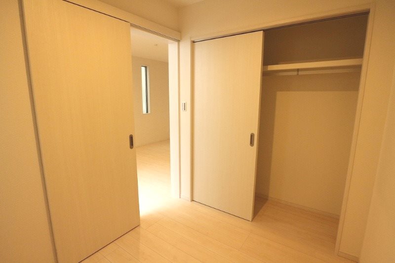 収納　洋室2.8帖　クローゼット（収納充実してます）