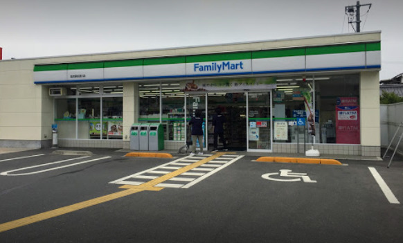 コンビニ　ファミリーマート 倉吉駅前通り店（コンビニ）まで237m