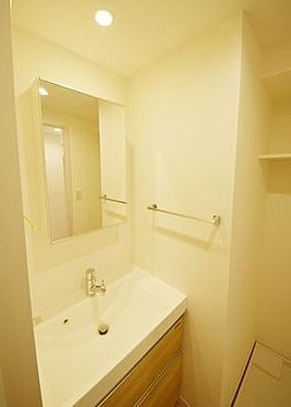 洗面設備　独立洗面台、朝の身支度には欠かせません