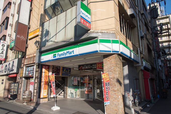 コンビニ　ファミリーマート 鴬谷店（コンビニ）まで122m
