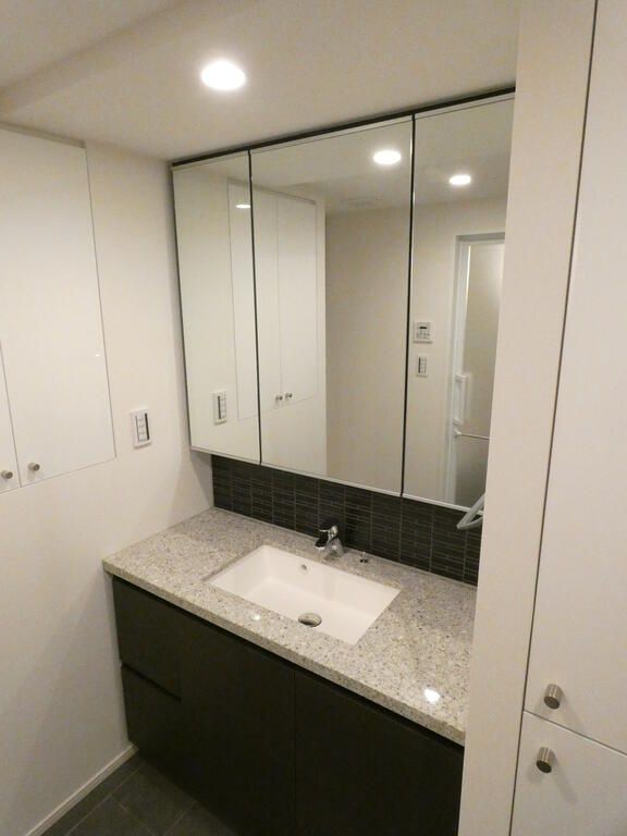 洗面設備　使いやすい洗面所です