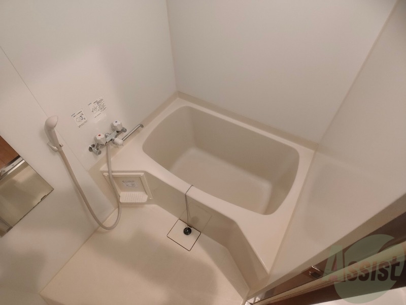 バス・シャワールーム　お風呂になります。一日の疲れを癒してくださいね。