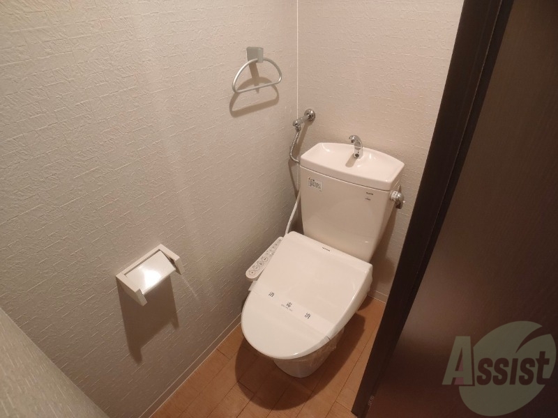 トイレ　ウォシュレット機能がついたトイレ。安心して使用できますね。