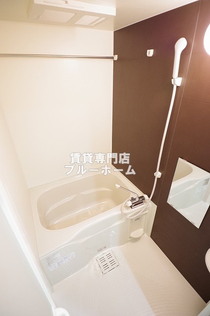 バス・シャワールーム　浴室乾燥機付きで雨の日の洗濯に困らない！