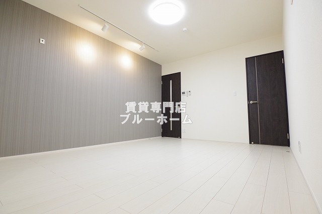 居室・リビング　10.2帖の洋室です！