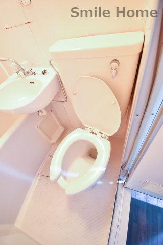 トイレ　清潔感があるトイレです。入るとホッとする、そんな空間。