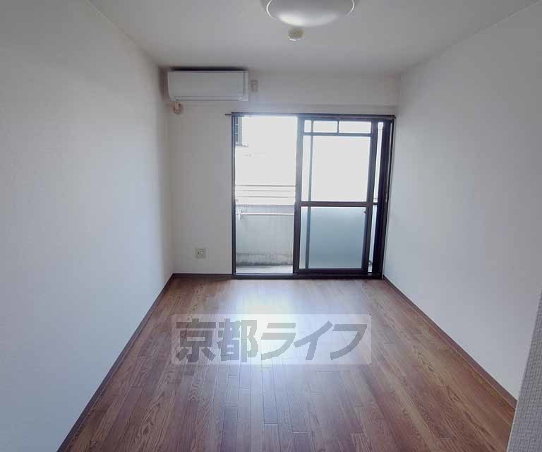 居室・リビング　単身コンパクト・お手ごろ・スッキリ部屋です。