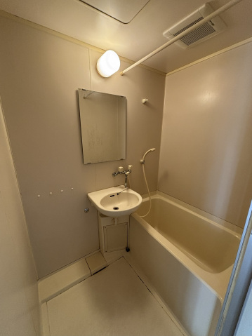 バス・シャワールーム　同物件別号室のものです。