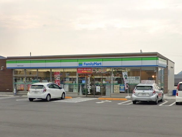 コンビニ　ファミリーマート（コンビニ）まで302m