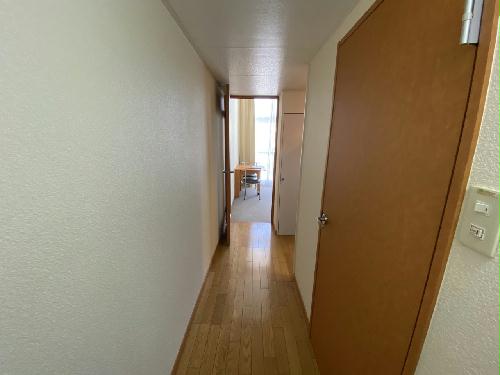 玄関　設備・仕様は号室により異なる為、現況を優先致します。