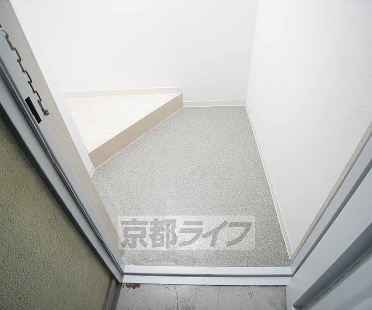 玄関　全改装ですべて新品の１ＬＤＫです