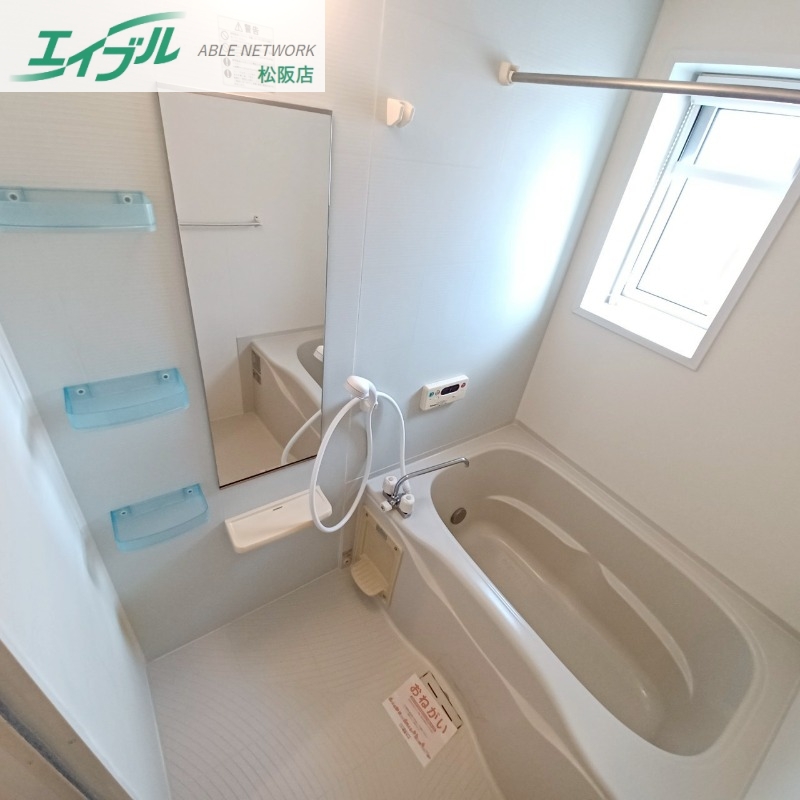 バス・シャワールーム　同型反転部屋写真です。