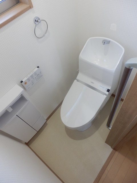 トイレ　※別号棟のお写真です。現状と異なります。