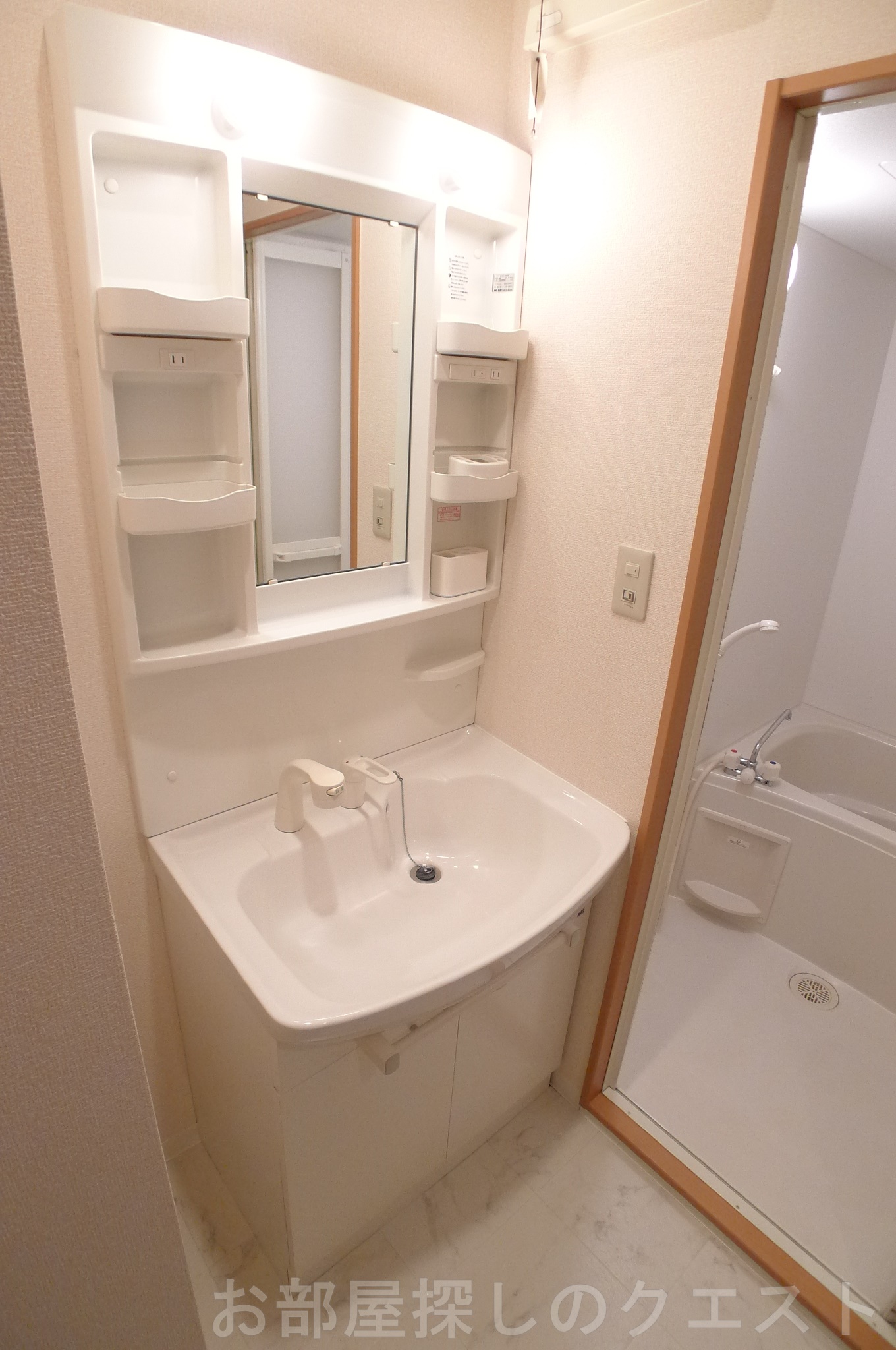 洗面設備　（写真は同タイプ）