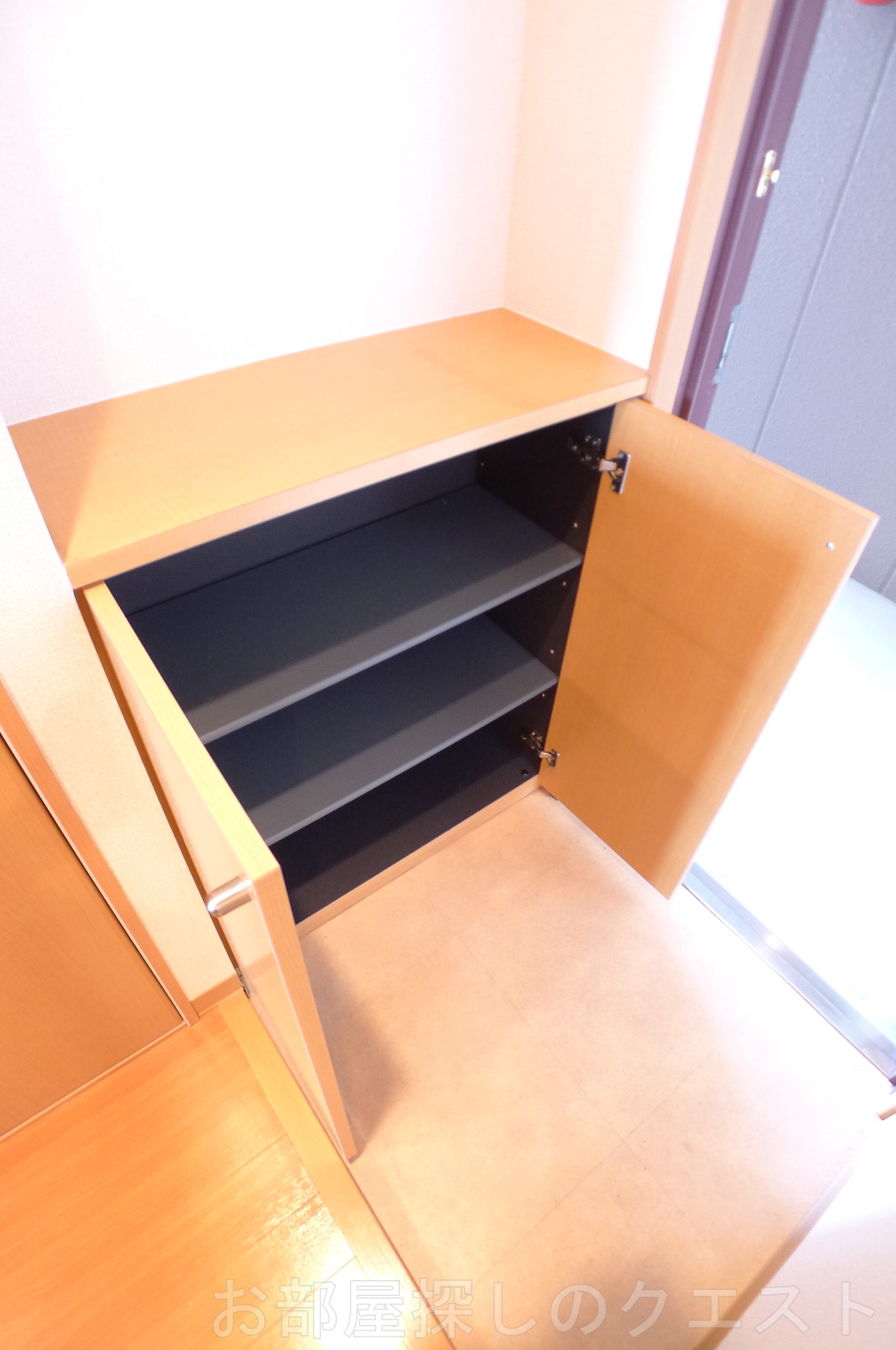 玄関　（写真は同タイプ）