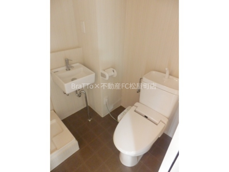 トイレ　独立洗面台・トイレ（ウォシュレット付き）