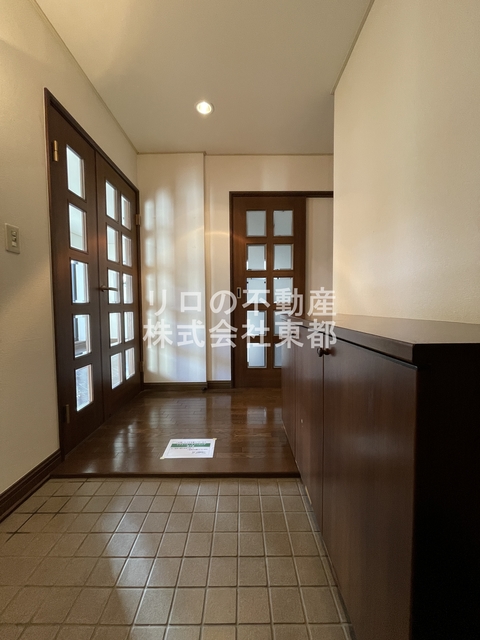 玄関　玄関スペース広めなのでゆったりとお出掛け準備できます♪