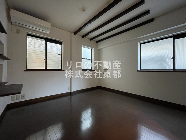 その他部屋・スペース　２面採光なので、明るく風通しのよい過ごしやすいお部屋です♪