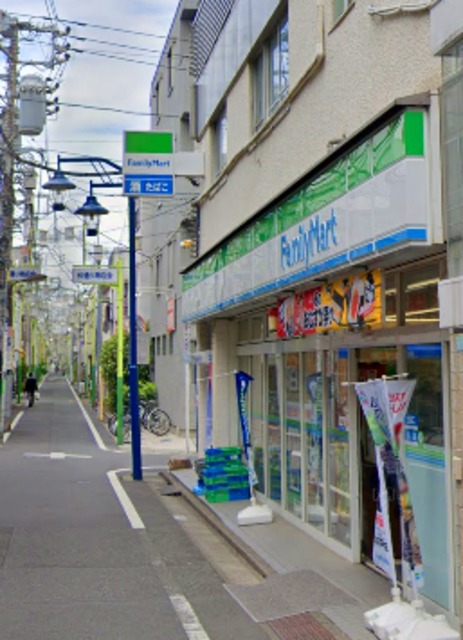 コンビニ　ファミリーマート丸萬椎名町駅前店（コンビニ）まで374m