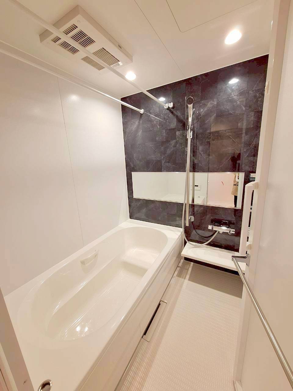 バス・シャワールーム　追焚・浴室乾燥機付き♪一坪サイズのゆったりバス