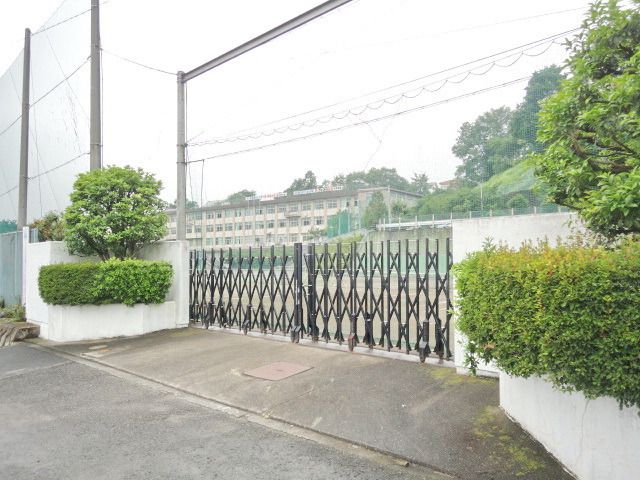 中学校　八王子市立甲ノ原中学校（中学校）まで3370m