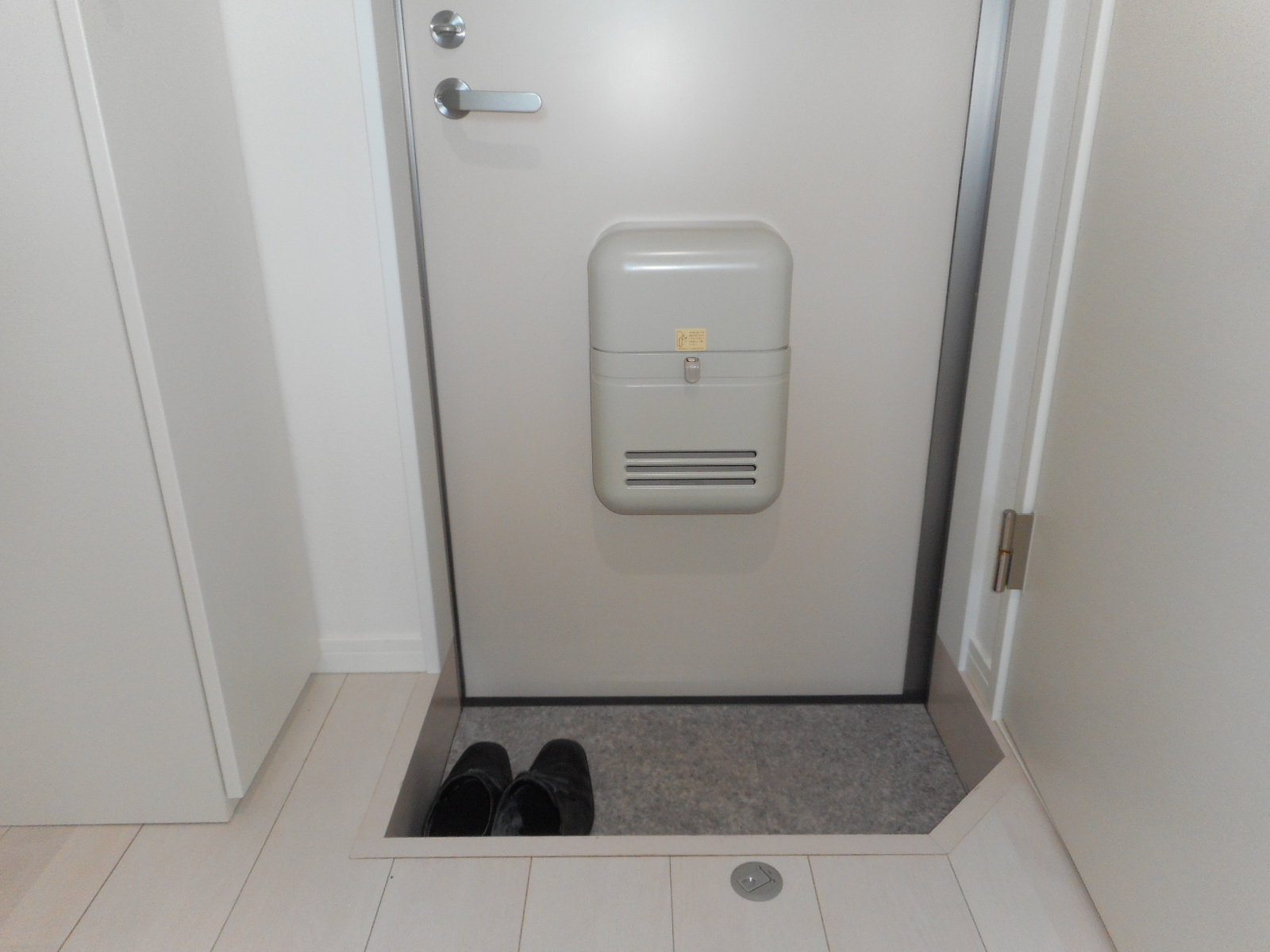 玄関　同タイプモデル写真