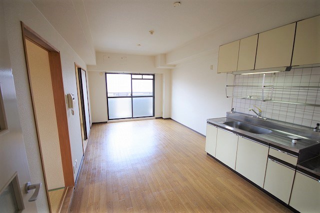 居室・リビング　※別号室の写真使用中