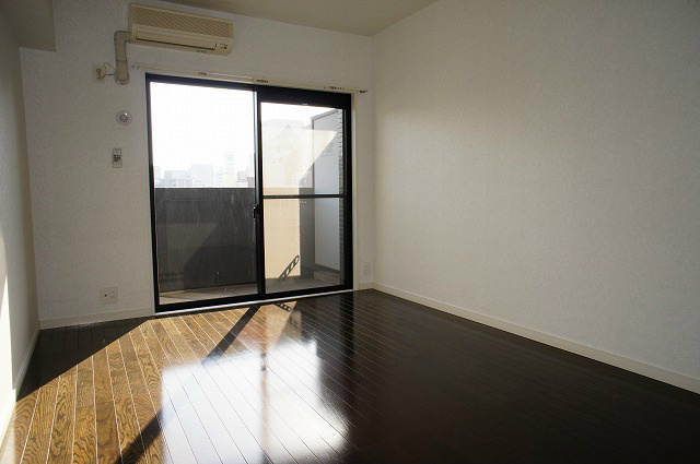 居室・リビング　約8帖で広々