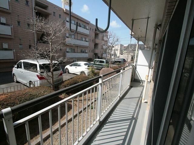 バルコニー　お洗濯にも便利なバルコニー付き