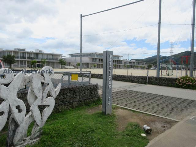 小学校　宇土市立宇土小学校（小学校）まで983m