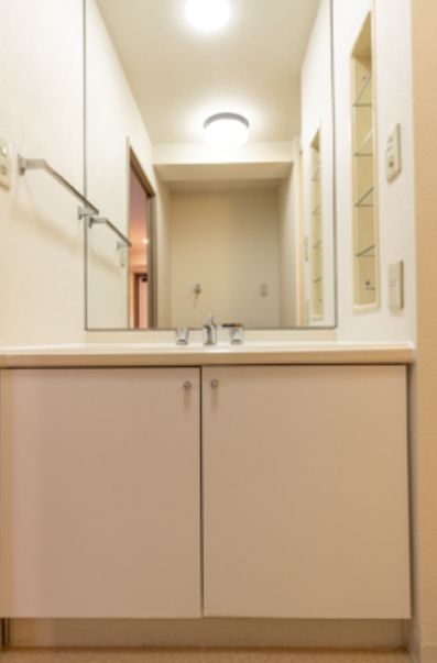 洗面設備　朝の支度にも助かる、独立の洗髪洗面化粧台