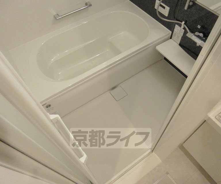 バス・シャワールーム　広くてゆっくりしていただけるお風呂です・