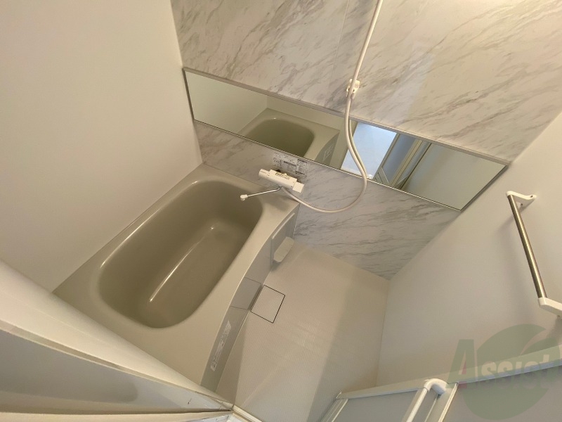 バス・シャワールーム　お風呂になります。一日の疲れを癒してくださいね。