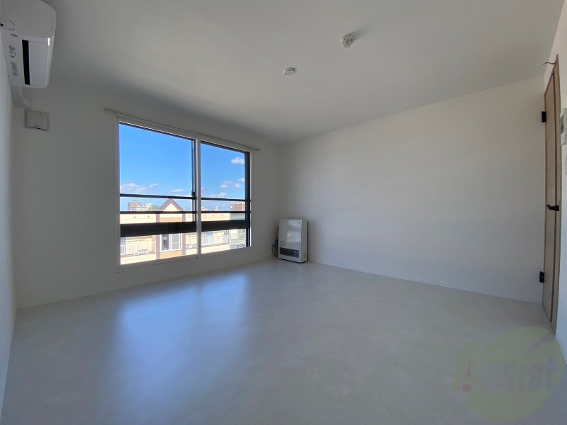 居室・リビング　広々としたリビングですね。使い勝手がよさそうですね！