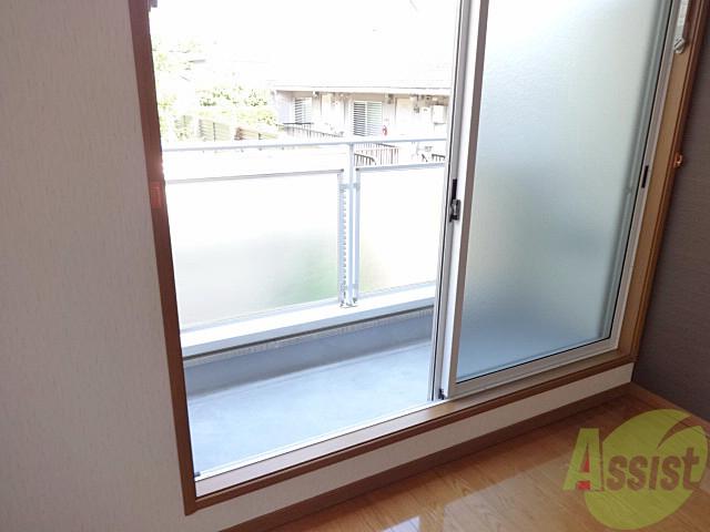 バルコニー　東向きバルコニーで日当り良好。静かな住宅街