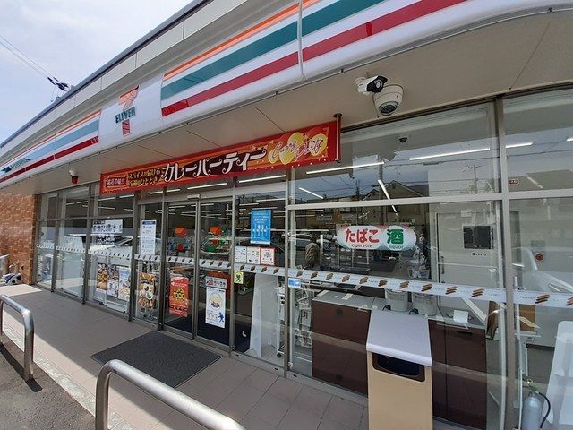 コンビニ　セブンイレブン様（コンビニ）まで67m