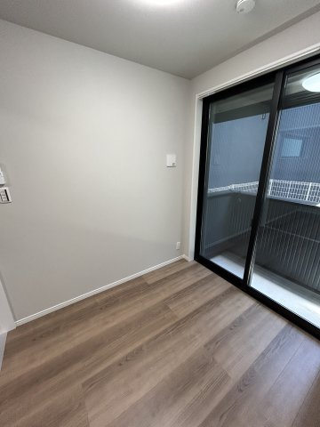 その他部屋・スペース　落ち着いた色調の寝室です