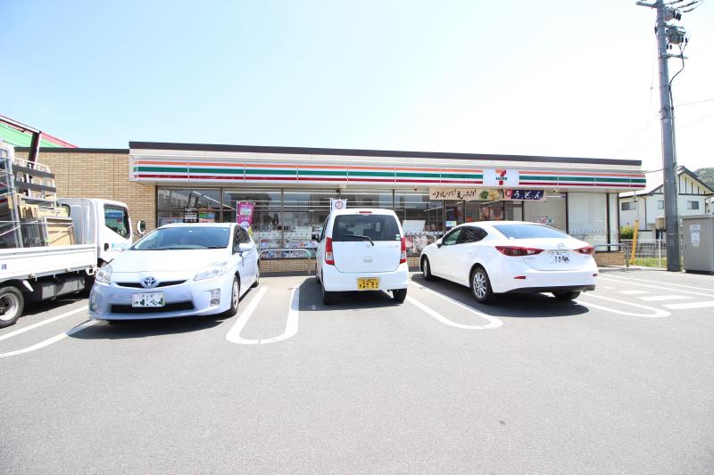 コンビニ　セブンイレブン（コンビニ）まで750m