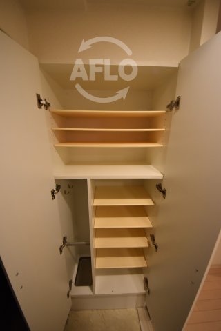 収納　エスリード北浜EAST　シューズボックス