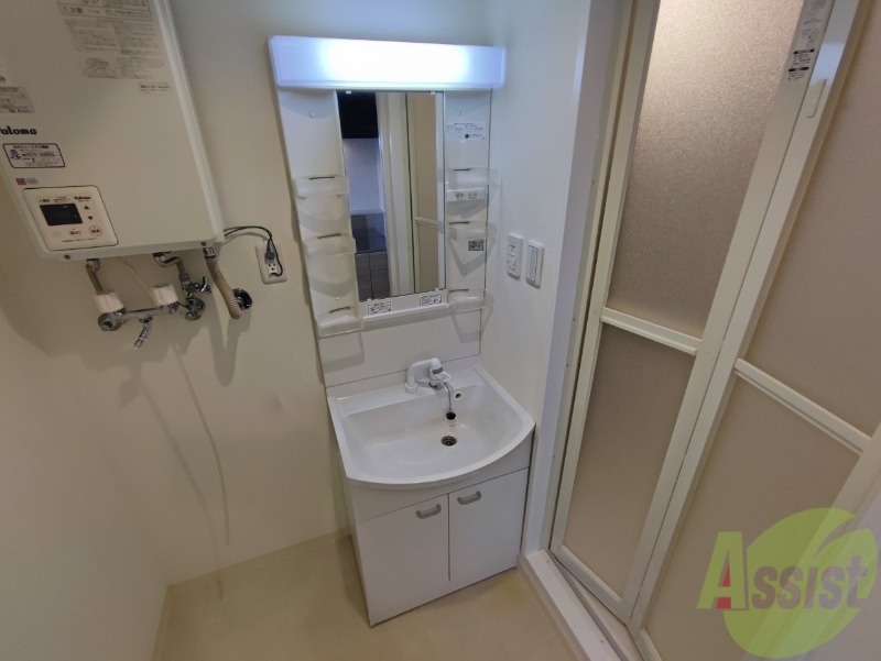 洗面設備　シャンプードレッサー。身支度はここでばっちりですね。